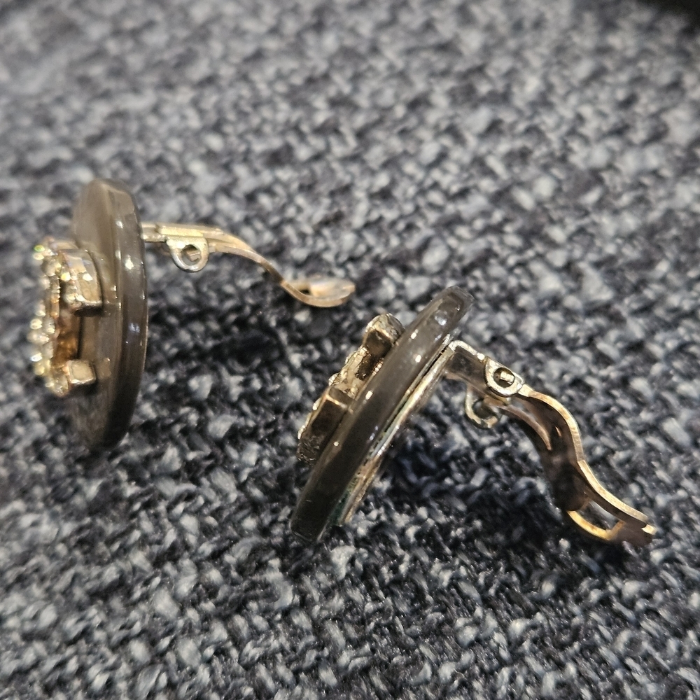 CHANEL Pearl Gray and Gold Crystal Earrings - Picture 3 of 10